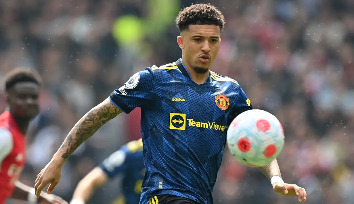 Jadon Sancho. Sayap kiri Inggris berusia 22 tahun ini menjadi pemain termahal yang pernah dilepas Borussia Dortmund ke klub Liga Inggris. Usai didatangkan dari tim U-18 Manchester City pada awal musim 2017/2018 dengan biaya 20,59 juta euro dan memperkuat Dortmund selama 4 musim dengan torehan 50 gol dan 64 assist dari 137 laga di semua kompetisi, ia dijual ke Manchester United pada awal musim 2021/2022 dengan nilai transfer 85 juta euro. (AFP/Glyn Kirk)