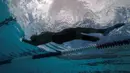Pengungsi Suriah Ibrahim al-Hussein mengikuti sesi latihan di Olympic Aquatic Center, Athena, Yunani, 2 Juni 2021. Ibrahim al-Hussein mencoba menjadi bagian dari Tim Paralimpiade Pengungsi untuk Paralimpiade Tokyo 2020. (Angelos Tzortzinis/AFP)