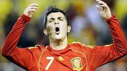 Spain&#039;s forward David Villa of Spain reacts during a friendly football match against England at the Ramon Sanchez Pizjuan in Sevilla on February, 11 2009. AFP PHOTO / CRISTINA QUICLER 