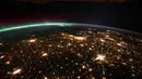 Midwestern Amerika Serikat juga terlihat indah di malam hari dengan Aurora Borealis (REUTERS/NASA)