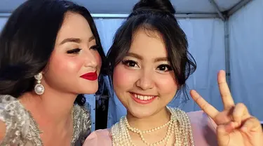 Memiliki paras cantik, Lebby pun sering mengunggah potretnya menawannya ke dalam media sosial Instagram @lebbywilayati. Banyak dari potretnya tersebut saat ia mengenakan makeup tebal karena untuk manggung maupun saat jadi model. (Liputan6.com/IG/@lebbywilayati)