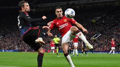 Aktif di tiap bursa transfer pemain, Tottenham Hotspur menjadi salah satu klub dengan jumlah pemain melimpah di tiap posisinya. Hal ini membuat persaingan internal antar-pemain menjadi sangat kompetitif. Beberapa pemain yang kalah bersaing dan akhirnya tak terpakai harus rela dipinjamkan ke beberapa klub lain. Seperti 5 pemain berikut ini yang pada musim 2023/2024 harus berganti klub dengan status pinjaman dari Tottenham Hotspur. (AFP/Paul Ellis)