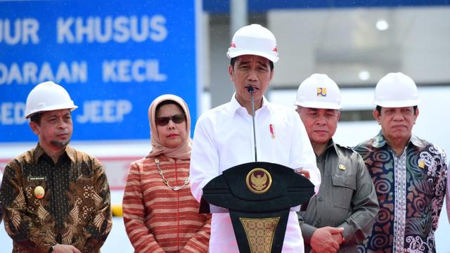 Presiden Jokowi meresmikan Jalan Tol Balikpapan-Samarinda terintegrasi akses ibu kota negara di Kalimantan Timur. (Foto: Liputan6.com/Abelda Gunawan)