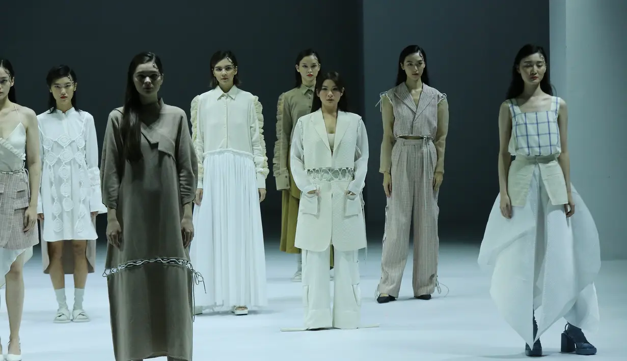 Sedangkan SOE Jakarta terinspirasi dari hobi baru yang meluas yakni merajut dan menjahit. (Foto: JFW/ Bobo Firmansyah)