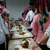 Munggahan atau tradisi penutupan sebelum bulan suci Ramadan di Banten, biasa dirayakan dengan babacakan (bancakan) atau makan bersama. (Liputan6.com/Yandhi Deslatama)