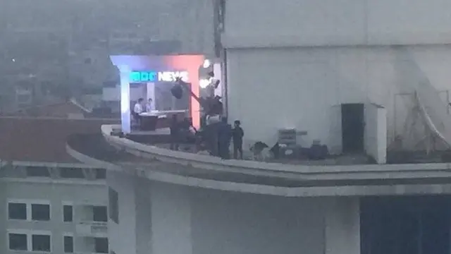siaran di atas gedung (foto: nextshark)