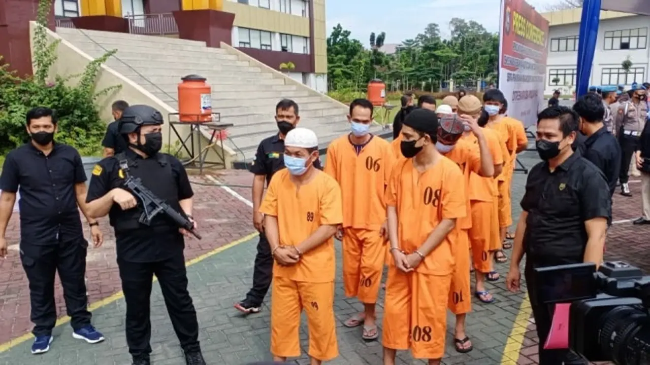 Tersangka kasus narkotika yang ditangkap oleh Reserse Narkoba Polda Riau.