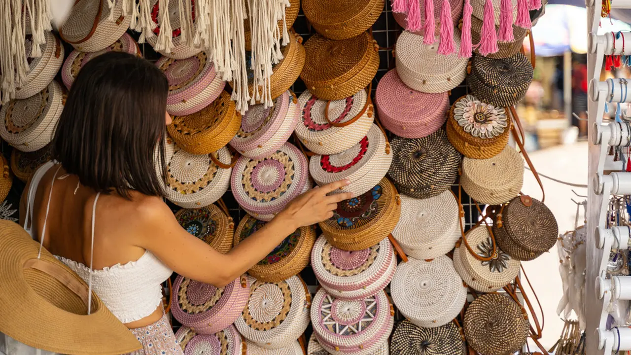 Banyak Menjual Cinderamata Lokal, Ini 4 Tempat Oleh-Oleh yang Wajib Dikunjungi di Bali