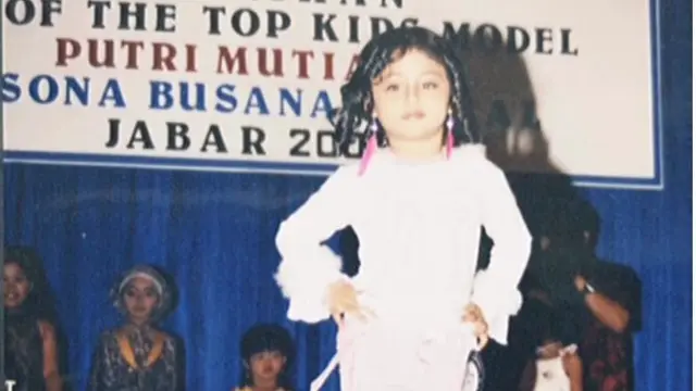 Bak Pinang Dibelah Dua dengan Guzel, Ini 6 Potret Masa Kecil Margin Wieheerm