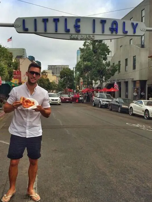 Phil Duncan adalah salah satu traveler yang punya tujuan unik saat wisata. Perjalanan wisata yang dilakukannya seorang diri itu bertujuan untuk mencari pizza yang enak. (instagram.com/phil.duncan)