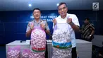 Wadir Tipideksus Bareskrim Polri, Kombes Pol Daniel Tahi Monang Silitonga (kanan) menunjukan barang bukti penyalahgunaan distribusi bawang putih impor di Jakarta, Kamis (31/5). DirTipideksus berhasil menahan 30.000 ton. (Liputan6.com/Helmi Fithriansyah)
