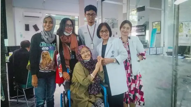 6 Potret Perjuangan Ria Irawan Melawan Kanker, Bikin Haru