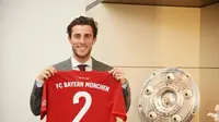 Alvaro Odriozola gabung Bayern Munchen sebagai pemain pinjaman. (Twitter.com/Bayern Munchen)