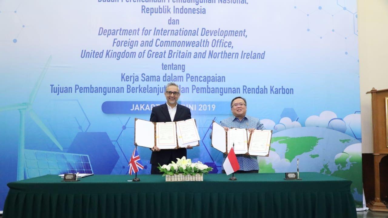 Menteri PPN/Kepala Bappenas, Bambang Brodjonegoro menandatangani Nota Kesepahaman bersama Duta Besar Inggris untuk Indonesia, ASEAN, dan Timor Leste, H.E. Moazzam Malik di Jakarta, Selasa (18/6/2019).