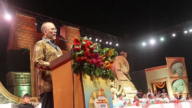 Duta Besar Republik Indonesia untuk India, Sidharto Suryodipuro memberi sambutan pada Festival Bali Yatra 2019 di Odisha, India (14/11/2019) (Liputan6.com/Facebook)