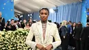 Penyanyi dan aktris Coco Jones melangkah di karpet merah Met Gala untuk pertama kalinya dengan gaun rancangan Manish Malhotra. Sentuhan budaya India dalam rancangannya memberikan nuansa keanggunan sekaligus kekuatan, cocok dengan tema malam itu. [@cocojones].