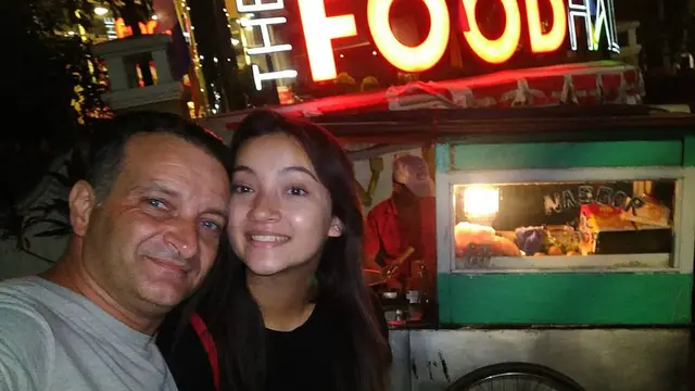 Jarang Terekspos, Ini 6 Momen Kebersamaan Megan Domani dan Ayah Bulenya