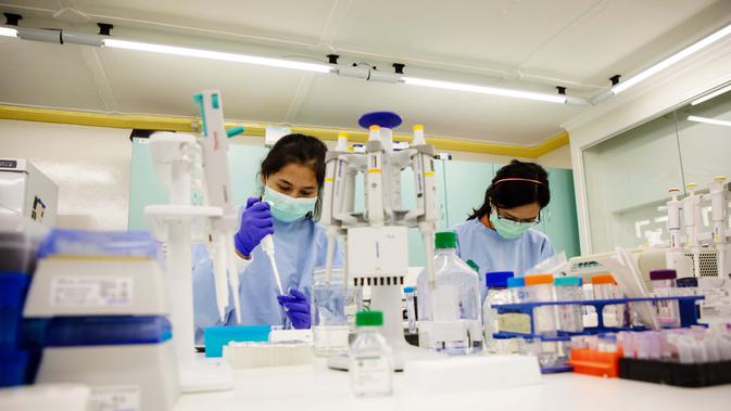 Para perempuan peneliti di unit riset Emerging Virus. (dok. L'Oreal Indonesia/Dinny Mutiah)