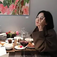 Dua aktris cantik, Bae Suzy dan Song Hye Kyo kerap habiskan waktu bersama. Terbaru, keduanya kembali hangout bareng dengan intimate dinner [@kyo1122]