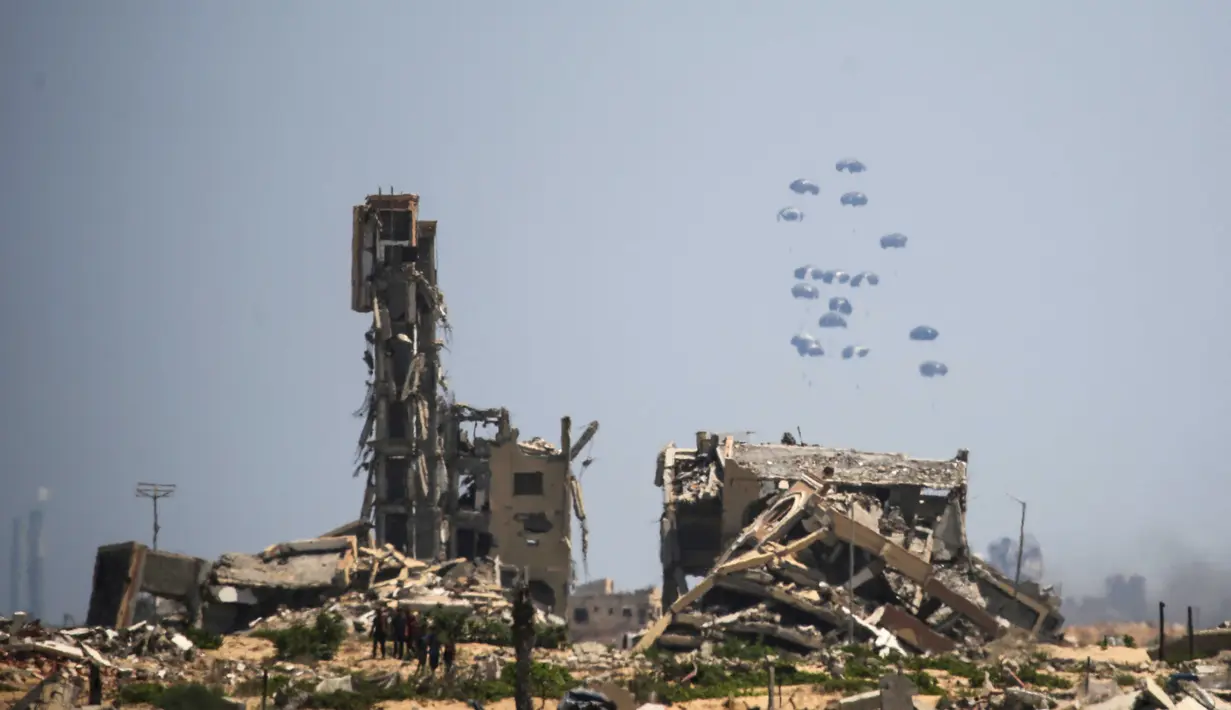 Otoritas Kementerian Dalam Negeri Gaza mendesak dihentikannya penerjunan bantuan kemanusiaan via udara. (Eyad BABA/AFP)