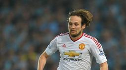 1. Daley Blind, Telegraph melaporkan jika pelatih Inter Milan, Frank de Boer, berniat mendatangkan bek MU ini dengan dana 17 juta pounds. Rencana ini berpotensi terealisasi mengingat bek Belanda ini tidak diinginkan Jose Mourinho. (AFP/Glyn Kirk)