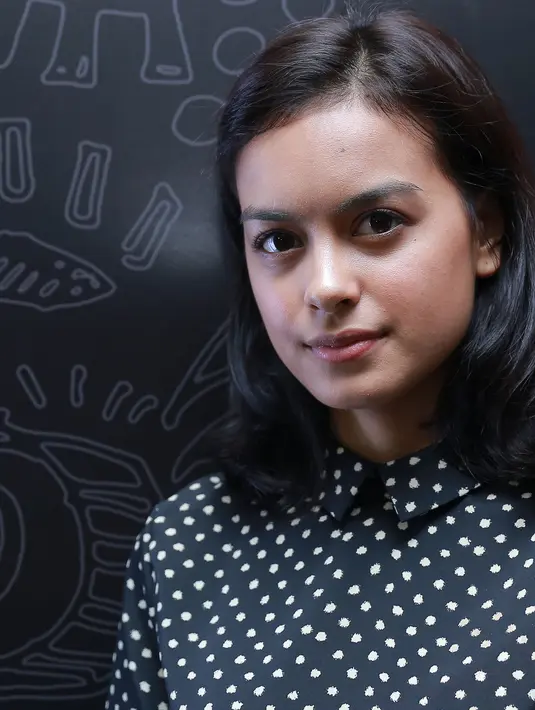 Beruntung bagi Eva Celia yang memiliki orangtua dengan kemampuan bermusik. Baik Indra Lesmana maupun Sophia Mueller memberikan penilaian obyektif atas lagu-lagu yang diciptakannya. (Galih W. Satria/Bintang.com)