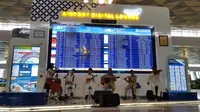 Terminal 3 Bandara Internasional Soekarno Hatta, Tangerang, menghadirkan musik keroncong untuk memperingati Hari Pahlawan (Pramita/Liputan6.com)