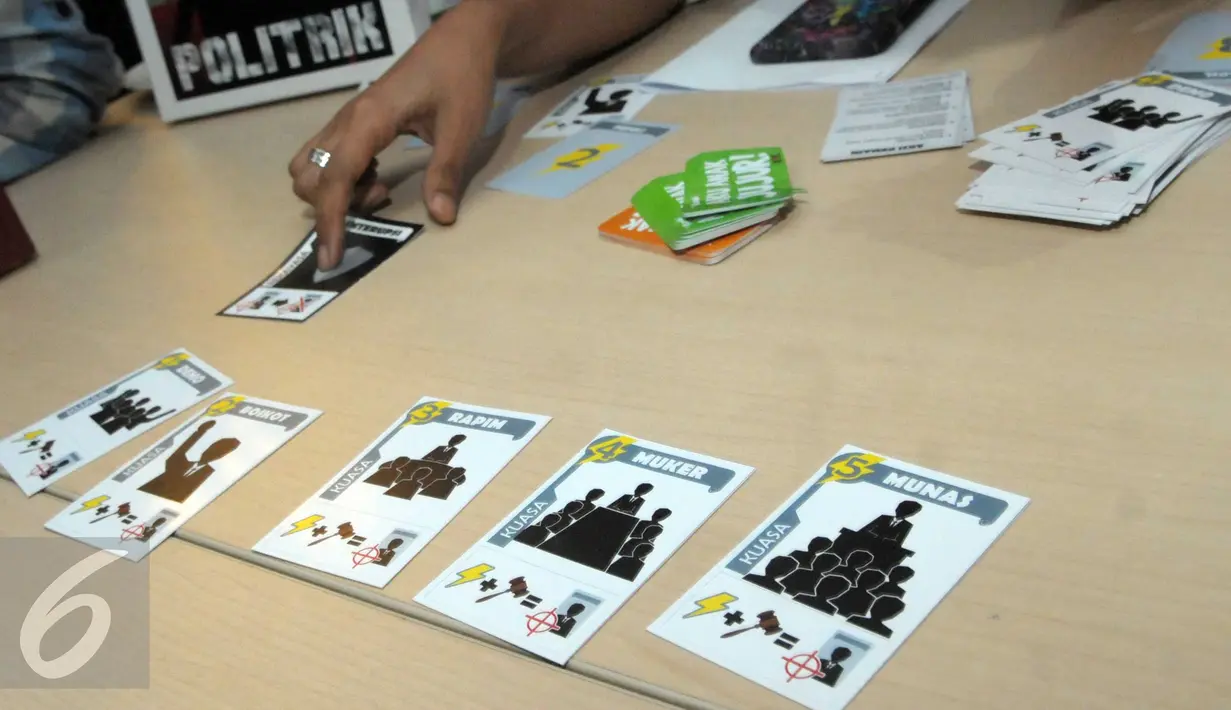 Bentuk Boardgames Antikorupsi saat diperagakan di Auditorium KPK, Jakarta, Jumat (15/4). KPK menganggap bermain merupakan cara yang menyenangkan dan efektif untuk mendidik tanpa mengenal usia. (Liputan6.com/Helmi Afandi)