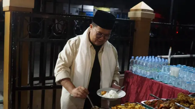 Wakil Bupati Kukar Sahur Bareng Masyarakat Marangkayu