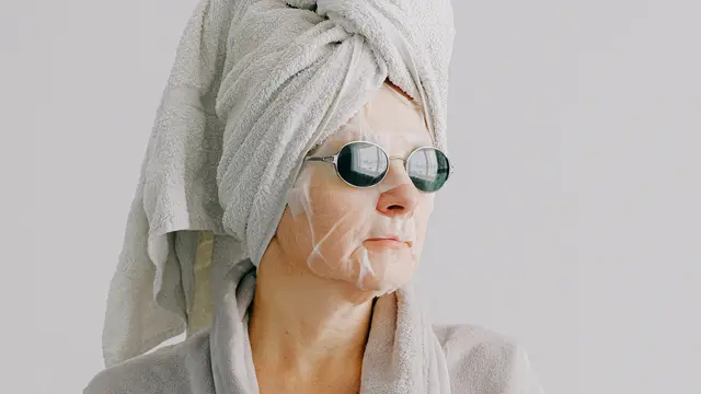 Sheet Mask Lebih Baik Dipakai Pagi atau Malam Hari?