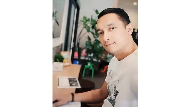 Diam-Diam Sudah Jadi Mualaf, Ini 7 Potret Pesinetron Giovanni Tobing