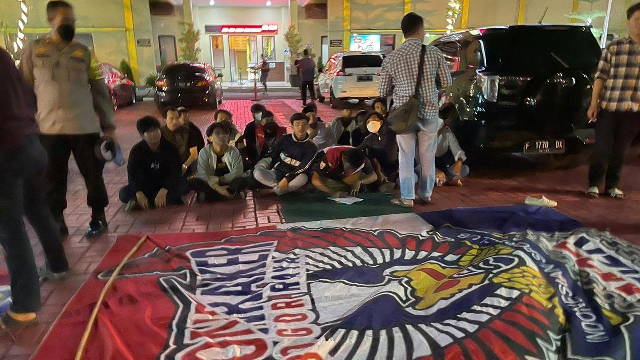 Polisi kembali mengamankan puluhan anggota geng motor yang konvoi di jalanan Kota Bogor, Jumat (29/4/2022) malam