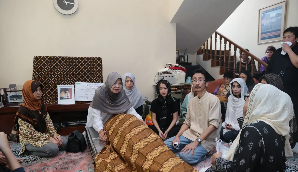 Almarhum January Christy meninggal dunia setelah menjalani perawatan di Rumah Sakit Hasan Sadikin Bandung sejak 12 Juli. Telah lama penyanyi lawas itu menderita paru-paru, jantung dan asma. (Adrian Putra/Bintang.com)