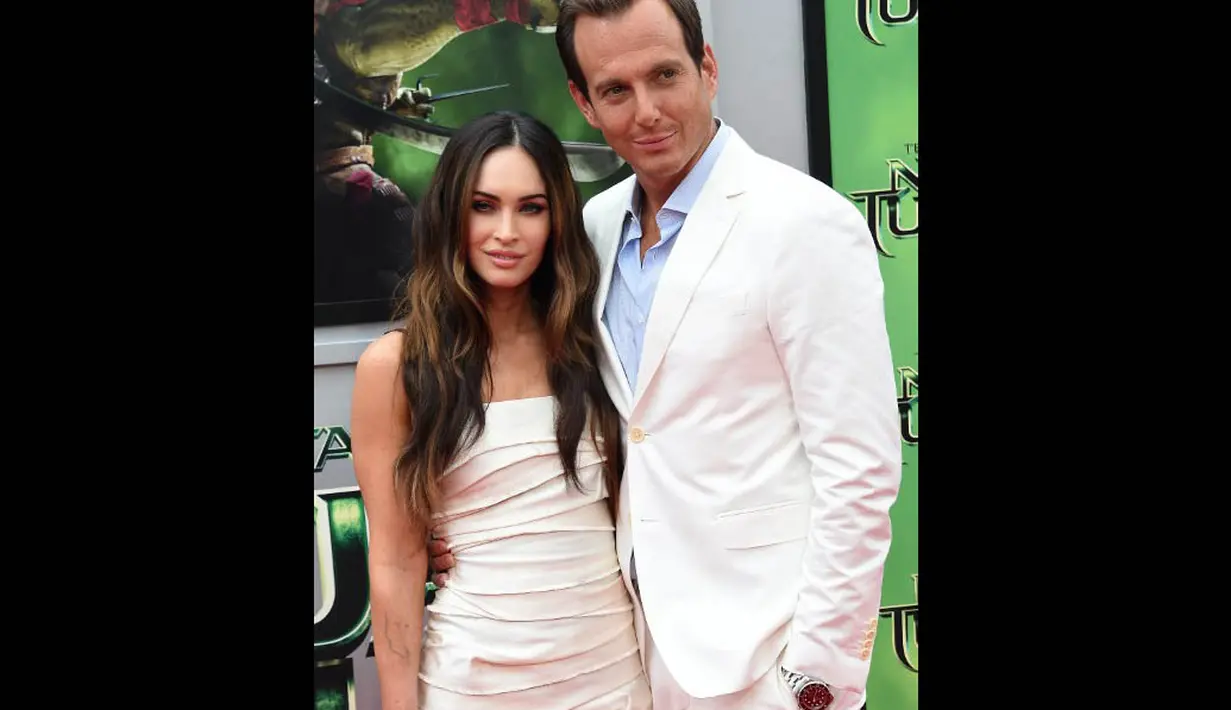 Megan Fox dan Will Arnett tampak serasi dan kompak mengenakan pakaian serba putih di acara peluncuran film tersebut, California, (3/8/14). (AFP PHOTO/Robyn Beck)