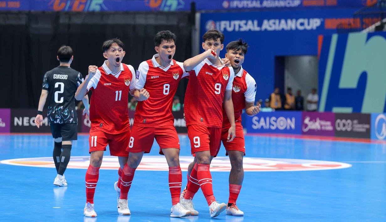 Pemain Timnas Futsal Indonesia merayakan kemenangan atas Korea Selatan pada laga pertama Grup A Piala Asia 2026 di Indonesia Arena, Jakarta, pada Selasa (27/1/2026) malam WIB. (Bola.com/Bagaskara Lazuardi)