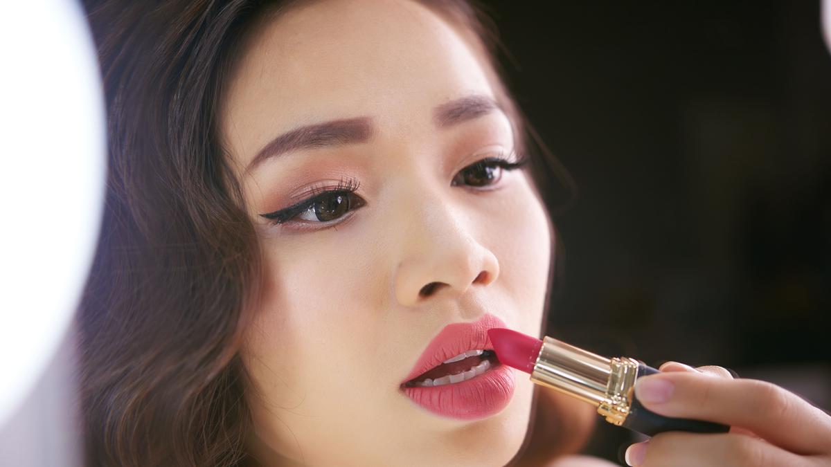 Bye-bye Salah Warna, Ini Dia Cara Pilih Shade Lipstik buat Kulit Asia