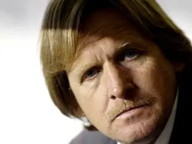 Legenda Jerman, Bernd Schuster yang diangkat Benfica sebagai pelatih baru tim pada 10 Juni 2010 dengan kontrak dua tahun. AFP PHOTO / CRISTINA QUICLER 