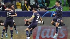 Manchester City tanpa ampun menghajar Sporting Lisbon pada leg pertama babak 16 besar Liga Champions yang digelar di Estadio Jose Alvalade, Rabu (16/2/2022). (AP/Armando Franca)