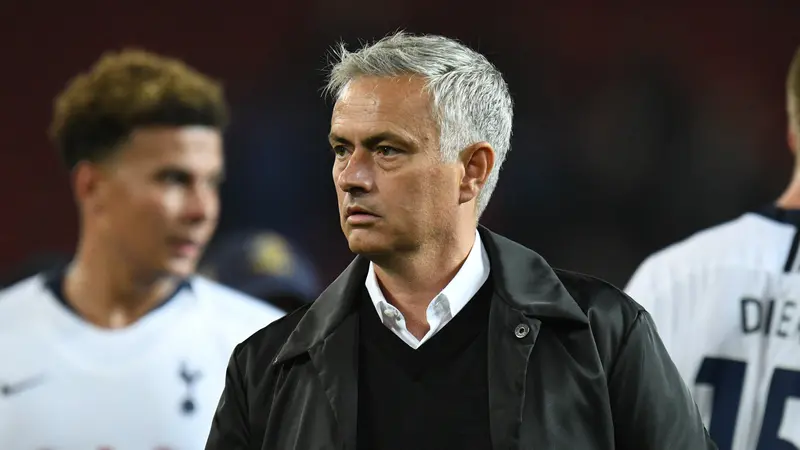 Ekspresi Kecewa Jose Mourinho Usai Dibantai Tottenham