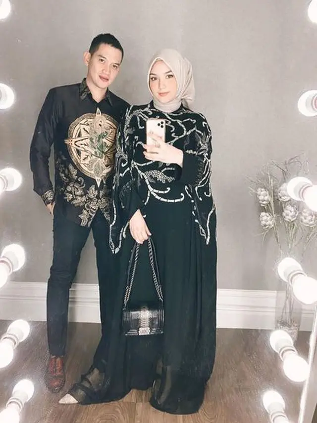 Potret 6 Pasangan Artis yang Pakai Baju Sama Saat Kondangan, Kompak Banget
