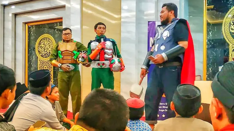 Unik, Komunitas ini Dakwah Sambil Pakai Kostum Superhero