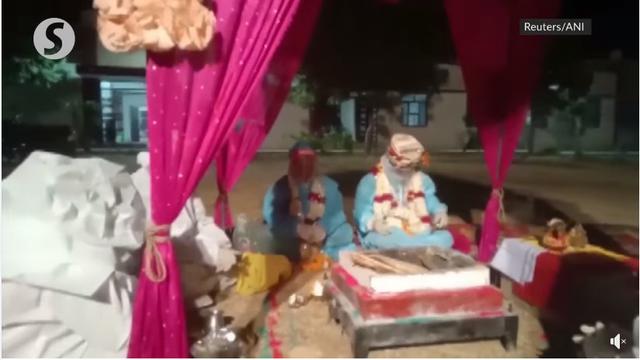 Mempelai Wanita Dinyatakan Positif Covid-19, Pasangan Ini Langsungkan Pernikahan dengan APD