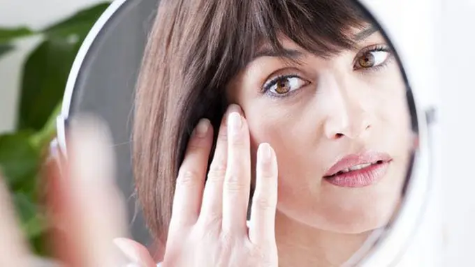 Lingkaran hitam di bawah mata mengganggu penampilan/copyright: thinkstockphotos.com