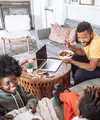 Ilustrasi keluarga senang karena kualitas udara yang sehat. (Foto: Unsplash/Jimmy Dean)