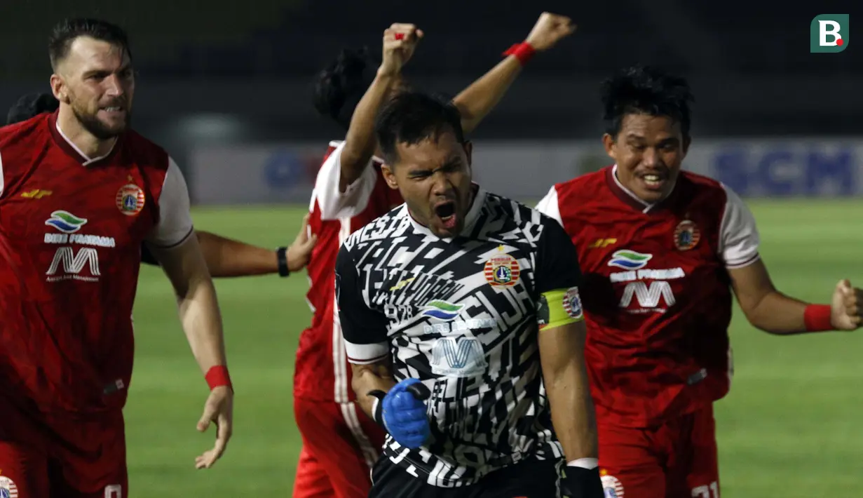Kiper Persija Jakarta, Andritany memiliki harga pasaran sebesar Rp5,21 miliar yang membuat mantan kapten timnas Indonesia tersebut berharga. Di usia yang ke-29, dirinya membawa Persija Jakarta meraih Piala Menpora 2021 dan menjadi andalan dibawah mistar gawang. (Foto: Bola.com/Ikhwan Yanuar)