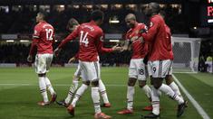 Para pemain Manchester United merayakan gol  Jesse Lingard saat melawan Watford pada lanjutan Premier League di Vicarage Road stadium, Watford, (28/11/2017). MU menang 4-2. (AP/Matt Dunham)