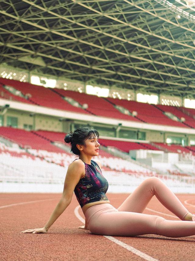 6 Potret Fanny Ghassani saat Berolahraga, Punya Tubuh Ideal di Usia 30 Tahun