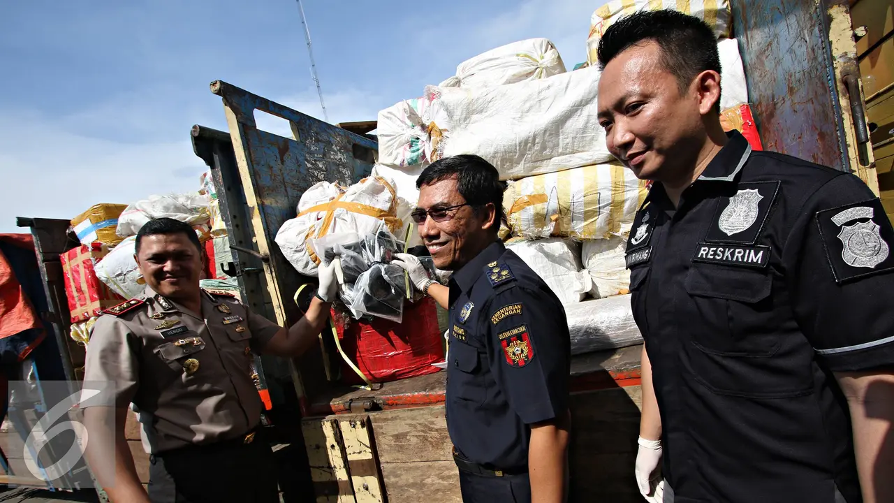 20151123-Penyelundupan-Barang-Impor-Jakarta-IA