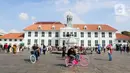 Warga memadati area halaman utama Museum Sejarah Jakarta di kawasan Kota Tua, Jakarta, Kamis (3/4/2025). (Liputan6.com/Herman Zakharia)