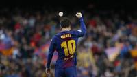 Gelandang Barcelona, Lionel Messi, merayakan gol yang dicetaknya ke gawang Atletico Madrid pada laga La Liga Spanyol di Stadion Camp Nou, Barcelona, Minggu (4/3/2018). Barcelona menang 1-0 atas Atletico. (AFP/Pau Barrena)
